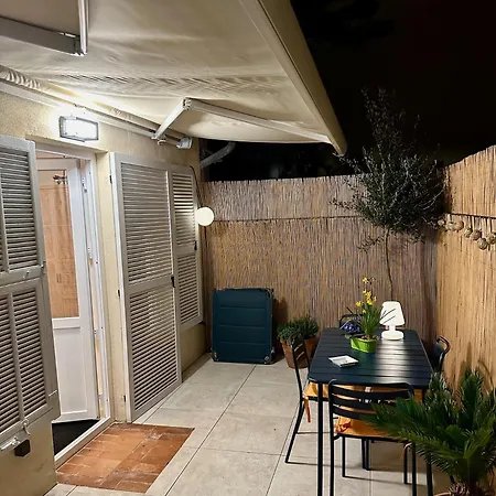 Daire Charming House, Large Private Terrace, Air Conditioning - 