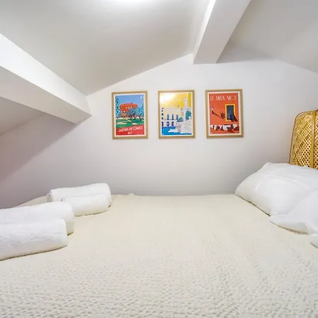 Daire Charming House, Large Private Terrace, Air Conditioning - 