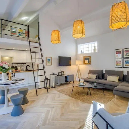 Charming House, Large Private Terrace, Air Conditioning - 