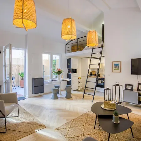 Charming House, Large Private Terrace, Air Conditioning - 