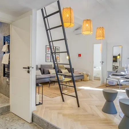 Charming House, Large Private Terrace, Air Conditioning - 